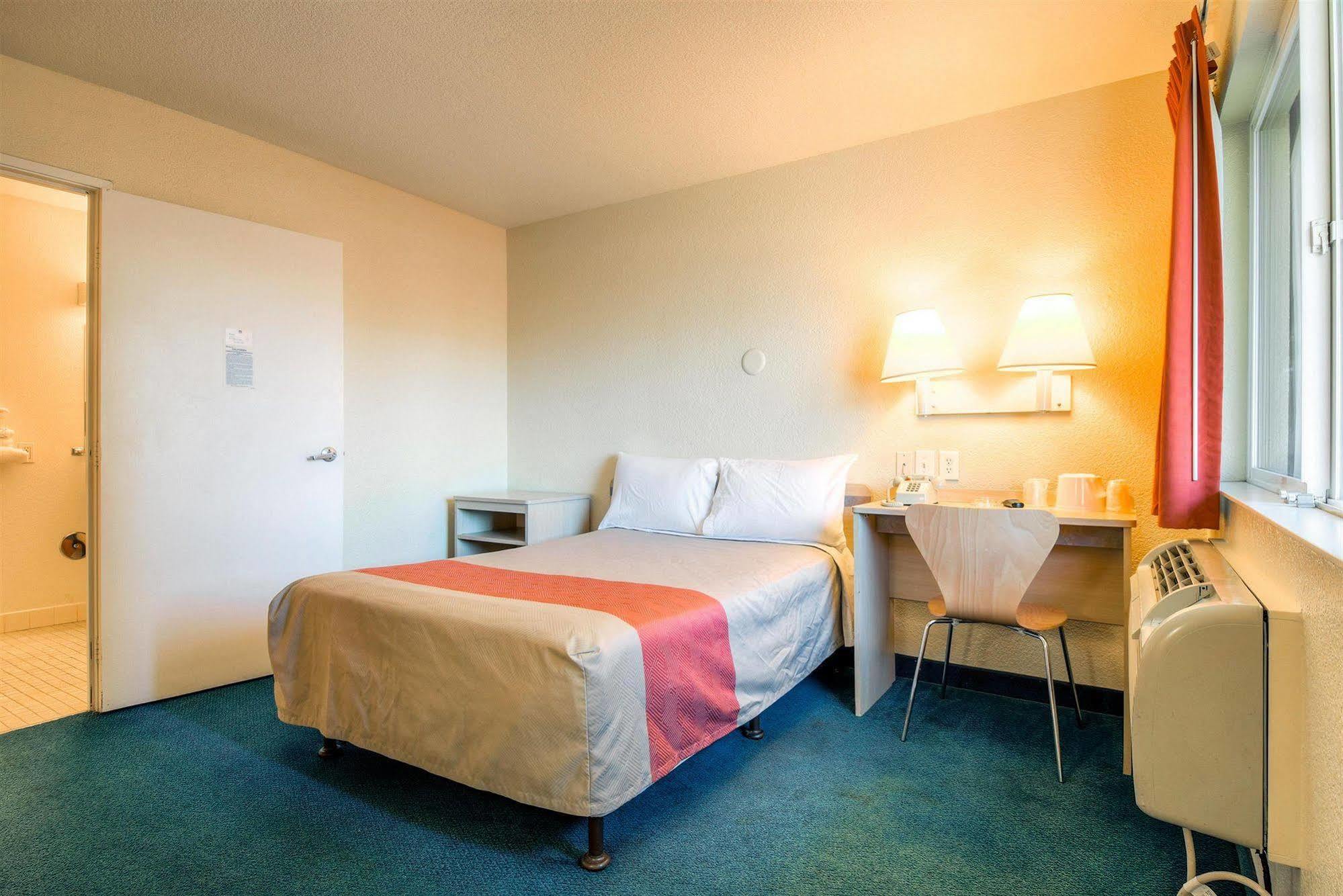 MOTEL 6-FONTANA, CA 2⋆ ::: CA, UNITED STATES ::: COMPARE HOTEL RATES